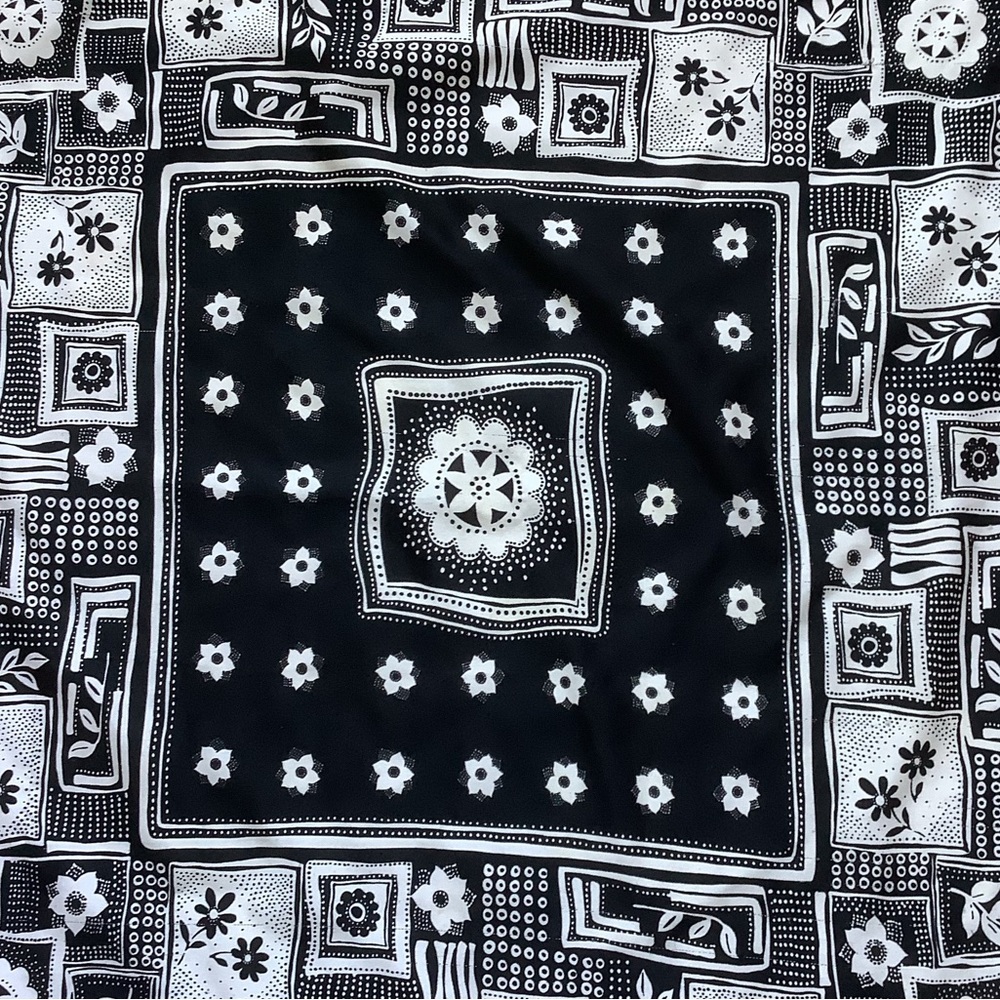 Black and White Floral Scarf - Picture 2 of 7
